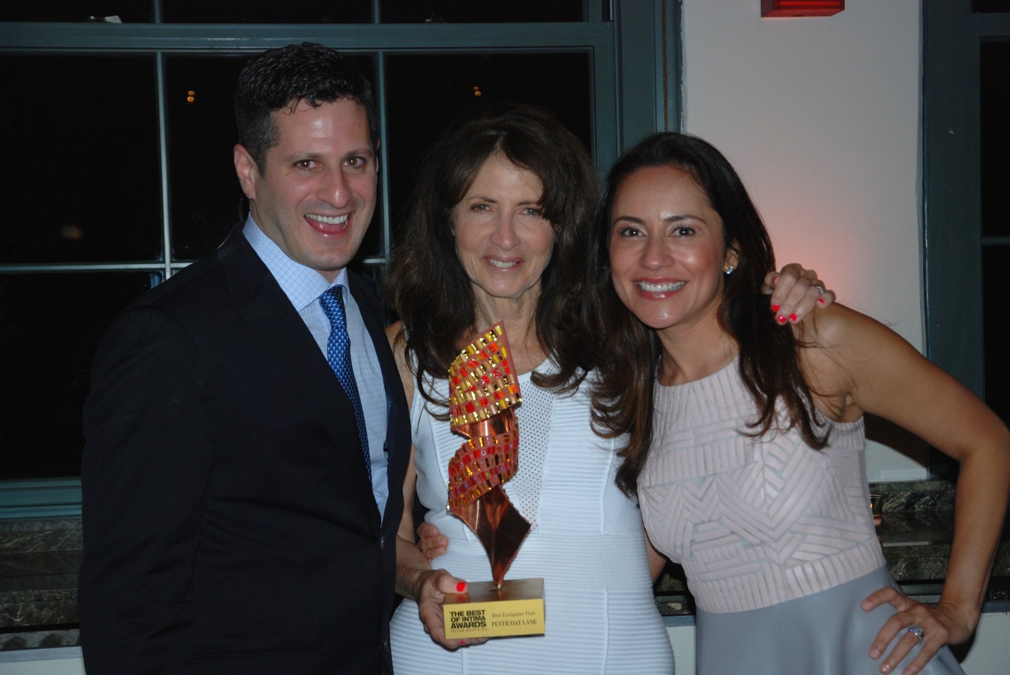 Jason Palmer with his mother Phyllis Jacobson and family at the 2014 Best of Intima Awards