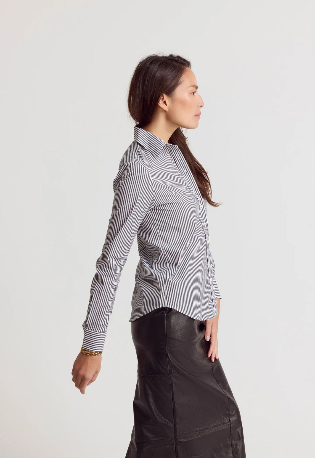 The Shirt The Icon Shirt in Gunmetal/White Stripe